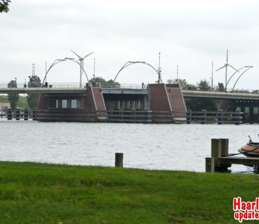 Andere regeling verkeerslichten Schoterbrug in verband met defecte Waarderbrug