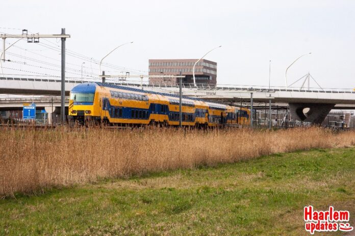Stock Station Spaarnwoude trein