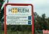 Nieuwe welkomstborden bij toegangswegen Haarlem stock Haarlem