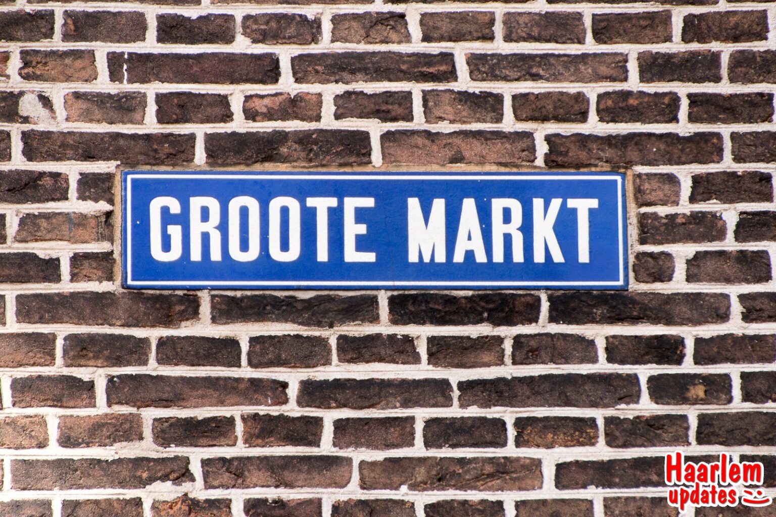 Militaire optocht en beëdigingsceremonie van Regiment Huzaren van Boreel op de Grote Markt