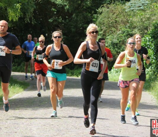 Ontdek tijdens het lopen hoe mooi het hier is! Letterenloop 10 km in 53.33 minuten 14062014. Foto: Sportssupport.