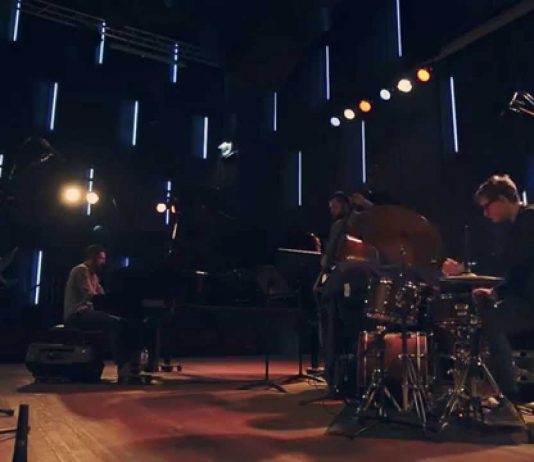 Club Jazz-X: Mo Tow Trio