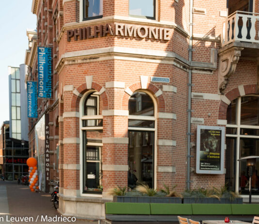 De Schuurshow, dé culturele talkshow voor Haarlem trapt het nieuwe theaterseizoen af