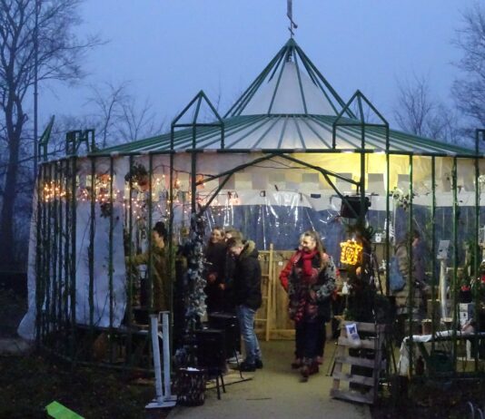 Ingezonden foto’s: Castle Christmas Fair Heemskerk Castle Christmas Fair bij kasteel Assumburg in Heemskerk. Fotografie: Peter Hulscher.
