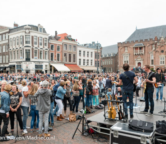 Leo Blokhuis presenteert eerste nummer Grootste Band