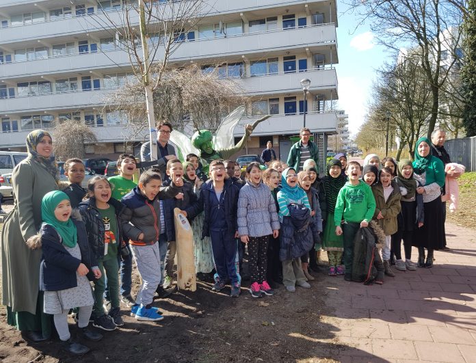 Leerlingen Al Ikhlaas Spijkerboorpad. Fotografie: Ethem Öz.