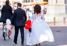 Een dierbare als trouwambtenaar op jullie bruiloft?