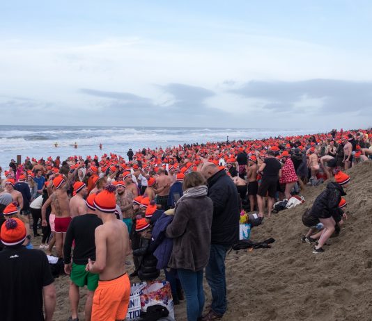 Bevrijdingspop 2018 van start met Bevrijdingsduik Nieuwjaarsduik 2018. Fotografie: Roel Syperda, Bevrijdingspop.