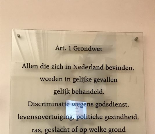Artikel 1 in Raadszaal Haarlem