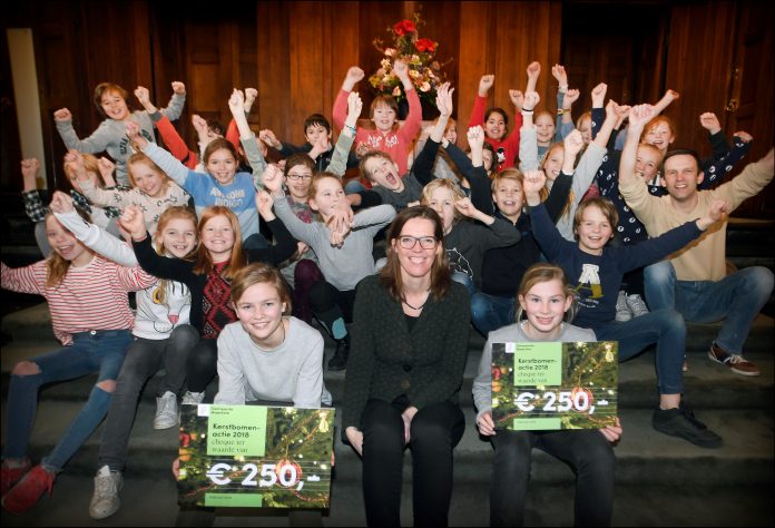 20180109 Prijsuitreiking Winnaars kerstbomenactie 2018 nemen prijs in ontvangst. Fotografie: Paul Vreeker / United Photos.