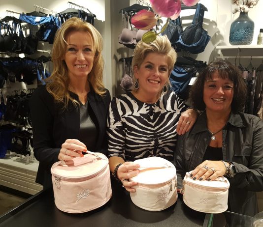 Lincherie Santpoort nu ook voor borstprotheses Van links naar rechts: Debby, Susan en Gina. Ingezonden foto.