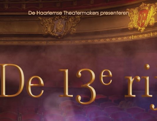 Haarlemse Theatermakers zet in jubileumvoorstelling De 13e rij veertig amateurspelers en schouwburgdirecteur in de spotlight
