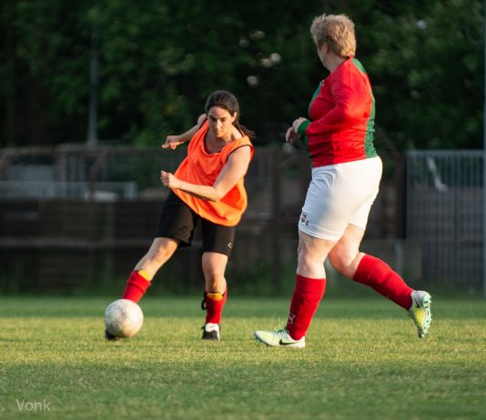 Oproep Vrouwen 30+ Haarlem-Kennemerland aan Haarlemse voetbalclubs V30+ van Haarlem Kennemerland in duel tegen DSS. Ingezonden pr foto. Fotografie: Jan H. Vonk