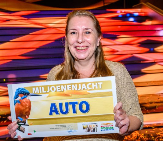 Haarlemse Gerda wint gloednieuwe auto bij tv-show Miljoenenjacht Haarlemse Gerda wint gloednieuwe auto bij Miljoenenjacht. Fotografie: Roy Beusker Fotografie.