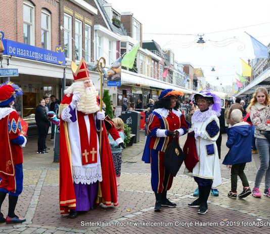 Super Sinterklaas intocht Winkelcentrum Cronjé met honderden kinderen