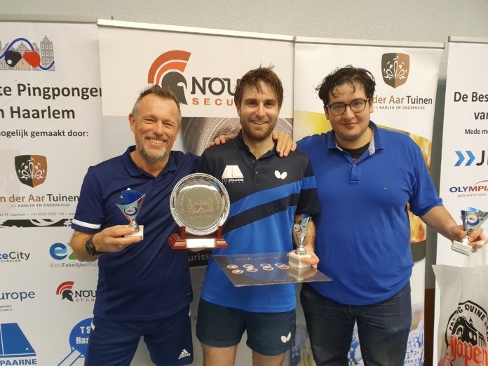 Nummer 1, 2 en 3 van de Ripperdaklasse: Jeroen Peters in het midden, aangevuld met Ron van den Burg links en Timon Priem rechts. Fotografie: Maarten Nouwen.