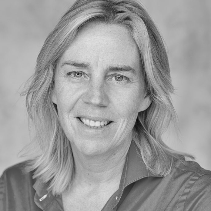 Renata Jansen-001 Zelfportret uit de serie ’50 pics to 50 - Line of Life’.