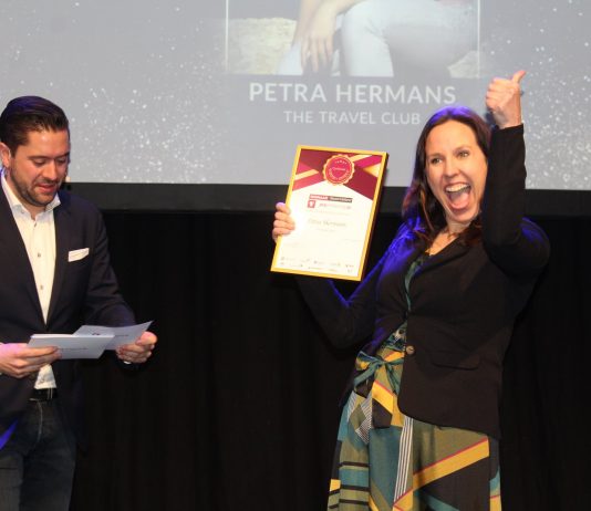 Haarlemse Petra Hermans trotse winnares Beste Zelfstandig Reisadviseur Noord-Holland Petra Hermans van The Travel Club uit Haarlem is tijdens De Vakantiebeurs in Utrecht door een vakjury uitgeroepen tot Beste Zelfstandig Reisadviseur van de provincie Noord-Holland. Ingezonden pr foto.