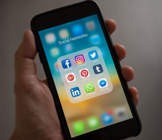 WhatsApp stoppen of doorgaan? Foto door Tracy Le Blanc via Pexels.
