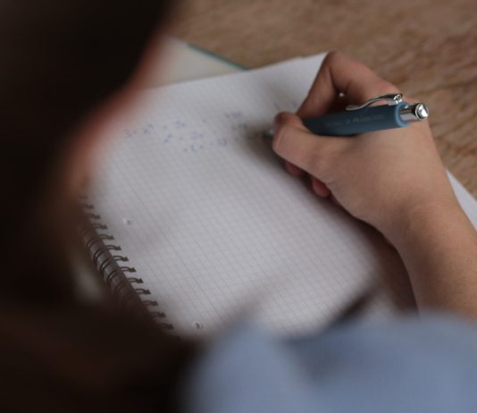 Maatwerk voor afronden examens Foto door Louis Bauer via Pexels