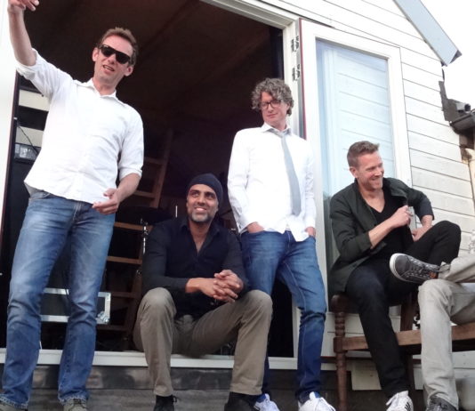 Van Rooster presenteert debuutalbum: No Parking on the Yellow Lines Van Rooster. Fotografie: Mark Bakker.