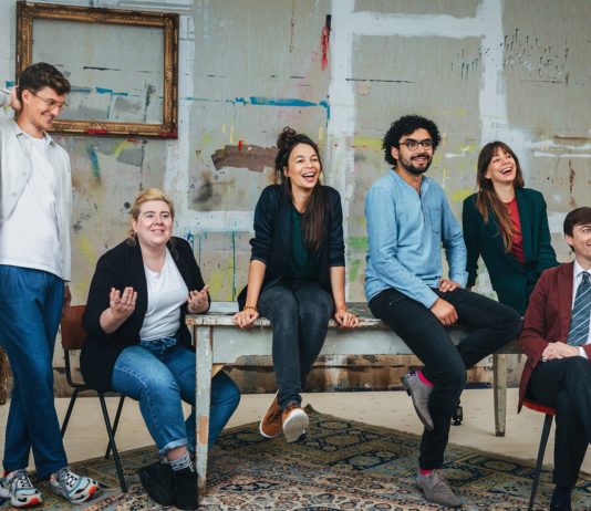 Toneelschuur producties krijgt positief subsidieadvies 2021-2024 van Raad voor Cultuur V.l.n.r. Loek de Bakker, Nina Spijkers, Nita Kersten, Abdel Daoudi, Jessie l’Herminez en Steef de Jong. Fotografie: Bibi Veth.