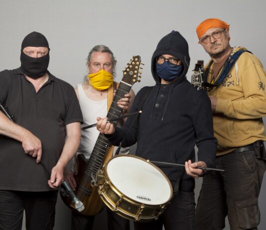 Yoghurt komt, met 2 dubbelalbums: Y en Kochfest Yoghurt. Foto/copyright: Eric Keyzer Fotografie, Santpoort-Zuid.