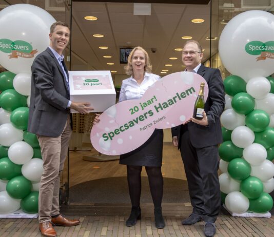 Specsavers Haarlem viert twintig jaar oog- en hoorzorg DE BEELDREDAKTIE / MARCO OKHUIZEN. 20-jarig bestaan winkel.