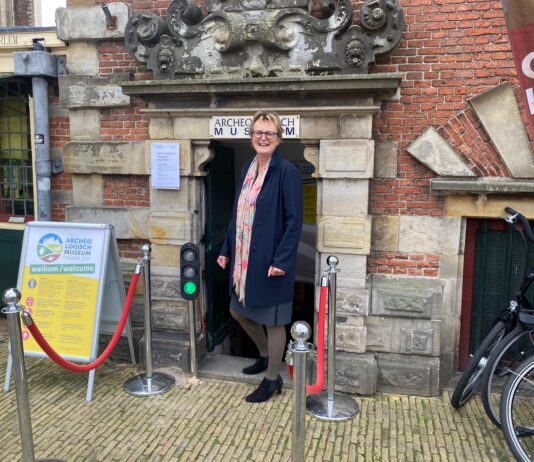 Archeologisch Museum Haarlem na zes maanden weer open Wethouder Meijs zet het stoplicht op groen en opent daarmee het Archeologisch Museum Haarlem weer voor het publiek.