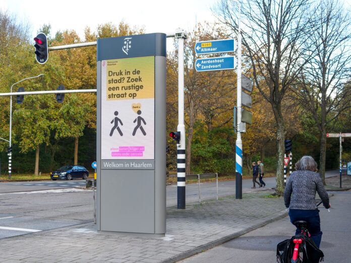 Informatiebord Fonteinlaan, Haarlem. Fotografie: Jur Engelchor.