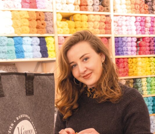 Mooi initiatief: Handwerkwinkel Happy Crafts start met exclusieve Live Private Shopping Winkeleigenaresse Rachel van Happy Crafts Schagchelstraat Haarlem.