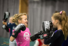 Gratis Boks workshops buiten bij buurthuis De Tulp Fotografie: Renata Jansen.