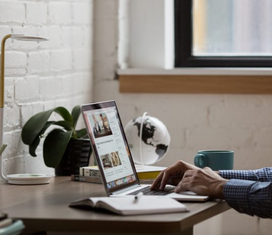 Gratis bellen met de BelastingTelefoon voor mensen met een auditieve of spraakbeperking Photo by Burst from Pexels