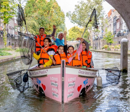 180 Haarlemse scholieren doen oproep: Wie helpt er mee zwerfafval opruimen? Ingezonden foto.