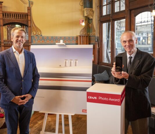 Cor Boers ontvangt CEWE Photo Award 2021 ICE Train by Cor Boers, Category winner ‘Architecture & Technology’, CEWE Photo Award 2021.