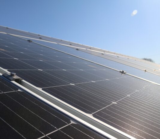 Provincie investeert 1,5 miljoen euro in ’slimme oplossingen’ om elektriciteitsnet te ontlasten Solar Solar Panels Photovoltaic - LCEC / Pixabay