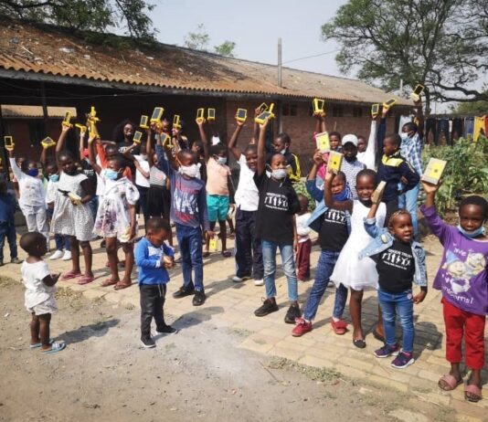 Duizend WakaWaka-lampjes naar Mutare
