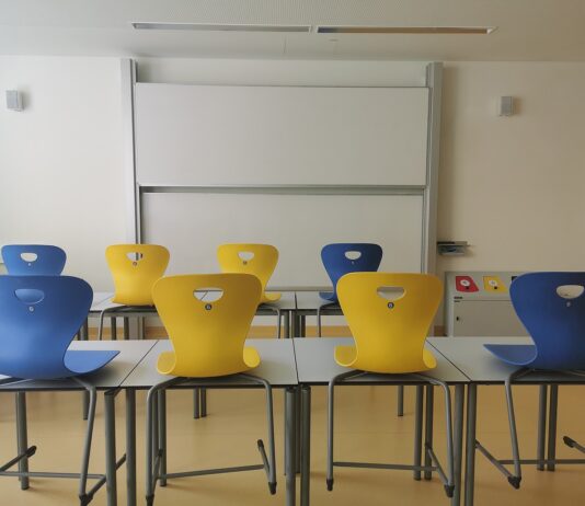 Debatavond 16 november: Onderwijskwaliteit & onderwijskansen School Class Classroom To Learn - Alexandra_Koch / Pixabay