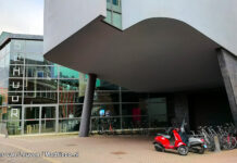 Comedian Raoul Heertje speelt zijn nieuwste voorstelling in de Schuur