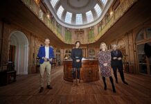 Staatssecretaris Uslu bezoekt Teylers Museum bij heropening culturele sector De Ovale Zaal, v.l.n.r. Marc de Beyer (directeur Teylers Museum), Gunay Uslu, Marije Kool (zakelijk directeur Teylers Museum) en Vera Carasso (directeur Museumvereniging). Foto © Bastiaan van Musscher.