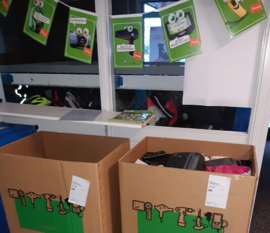 Zo maken scholen De Parel, Hildebrandschool en OBS Martin Luther Kingschool in Haarlem van oude apparaten een verjaardagsfeest