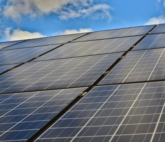 Provincie investeert in zonnepanelen op parkeerterreinen Solar Cells Energy Heaven - Valli_Photography / Pixabay