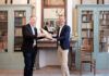 Directeur Teylers Museum op bezoek in ‘Teylers kerk’ Fotografie: Ramon Philippo.