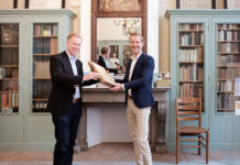 Directeur Teylers Museum op bezoek in ‘Teylers kerk’ Fotografie: Ramon Philippo.