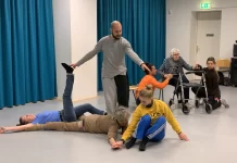 Dans, dans ² – Uniek dansproject voor jong en oud in de buurt Fotocredit © Danstheater VOS.