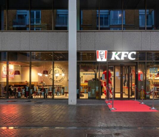 KFC opent de deuren in het Haarlemse Schalkwijk Buckets en kipburgers in Centrum Schalkwijk. Ingezonden foto.
