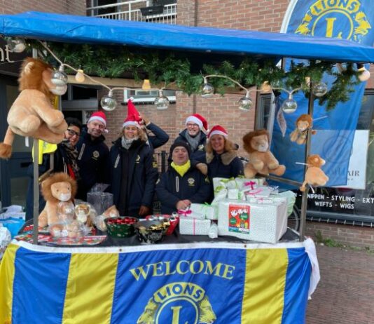 De Kerstkraam in de Amsterdamstraat Ingezonden foto.