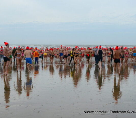 Nieuwjaarsduik populairder dan ooit Fotografie: Foto Ad Schaap.