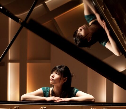 Het liefdesverhaal van Clara en Robert Schumann Pianiste Yukiko Hasegawa. Fotografie: Annelies van der Vegt.