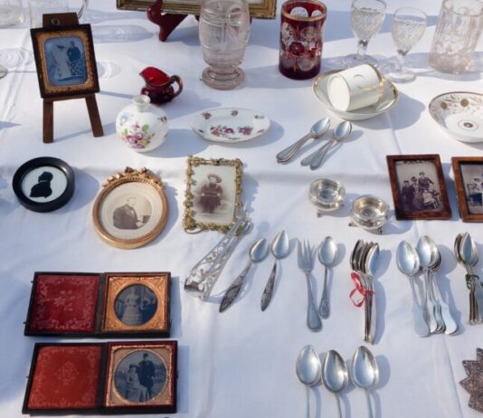 Rommelmarkt: juwelen en schatten! Photo by stux